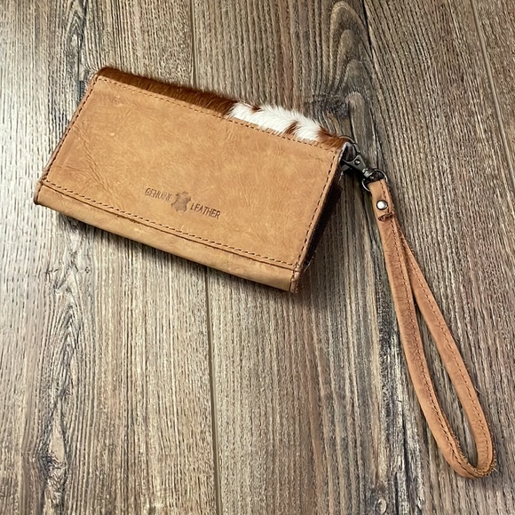 GENUINE LEATHER & Cowhide Wristlet Cardholder - Picture 3 of 8